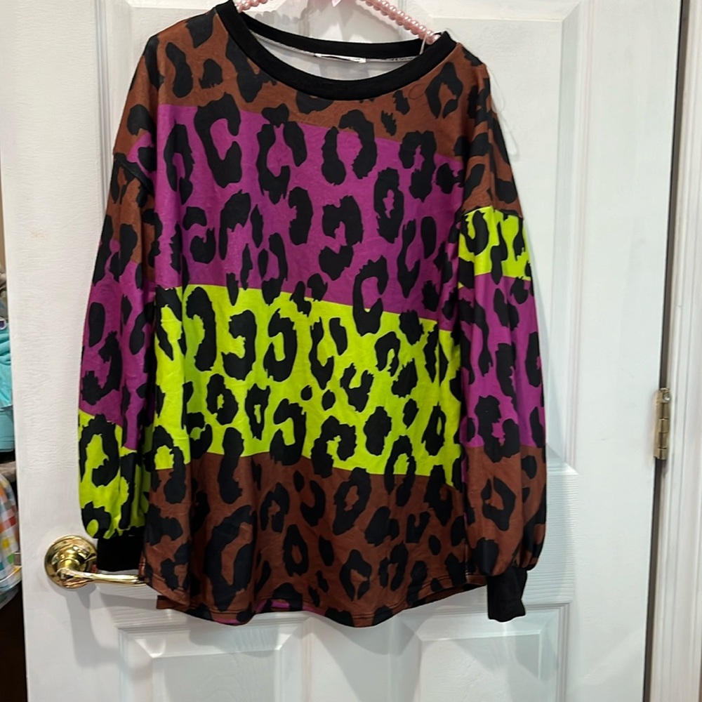 Macaron multi leopard sweatshirt with black cuff sleeves
